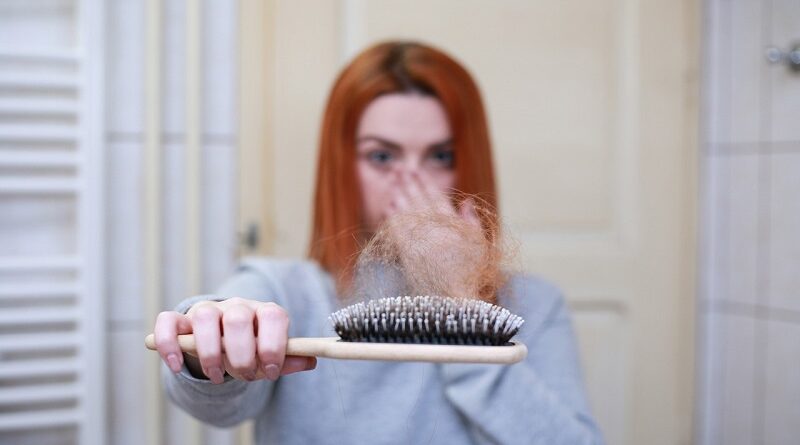 Cara mengatasi rambut rontok dengan minyak Bhringraj