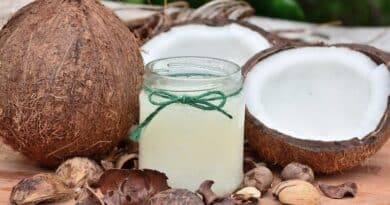 Pourquoi l'huile de coco est le seul produit pour la peau dont vous avez besoin