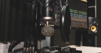 Podcast düzenlemek için en iyi yapay zeka araçları